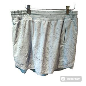 Lululemon 
Hotty‎ Hot High Rise Skirt
Blue Dust
Size 14